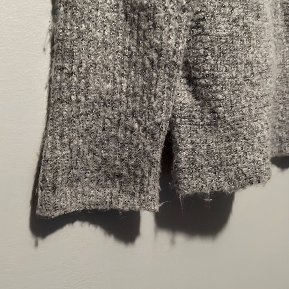 Sweater    - Picture 4 of 5